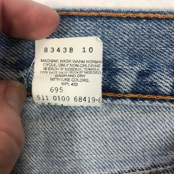 Levi's 560 Vintage Women's Cutoff Denim Shorts Distressed and Frayed Hem Size 12 - Picture 7 of 16